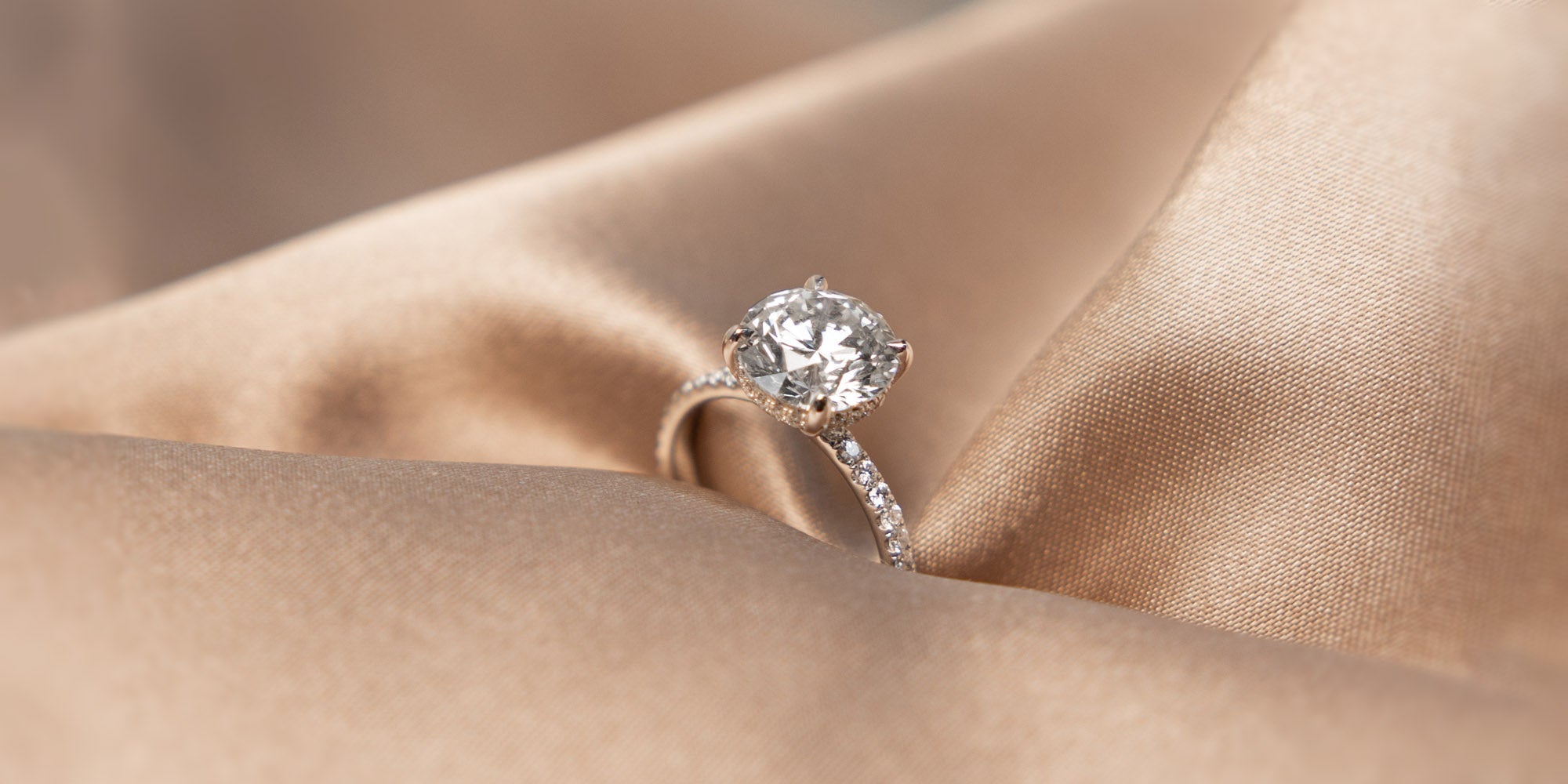 What is a diamond solitaire for engagement rings